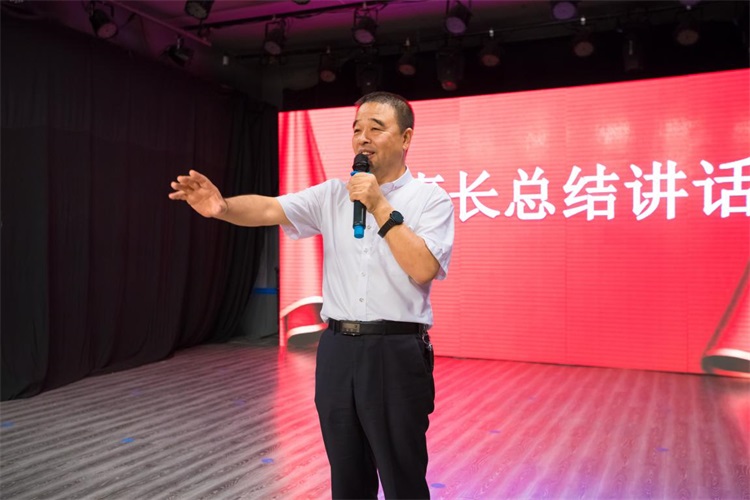 董事长讲话.jpg 凝聚力量,再创佳绩--辽联集团隆重举行半年总结表彰大会