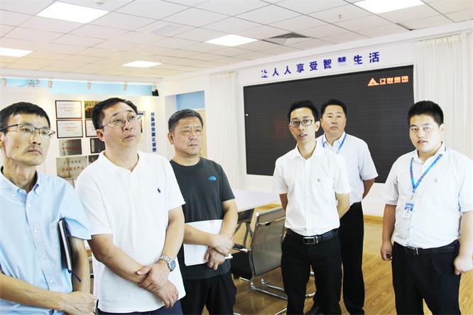 何长军局长一行对财源大数据项目进行了解.jpg 何长军局长一行对财源大数据项目进行了解.jpg