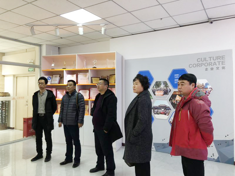 刘宝昌主任一行听取集团各个项目介绍.jpg 刘宝昌主任一行听取集团各个项目介绍.jpg