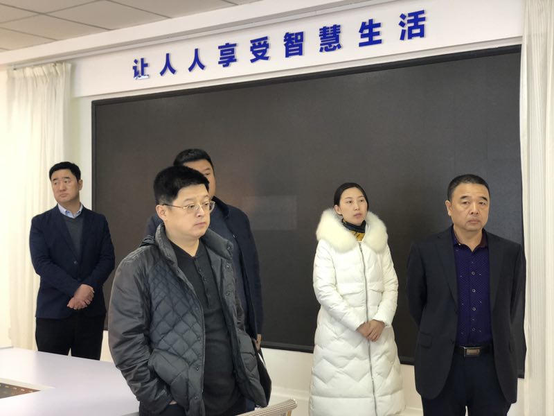 于力总经理一行听取集团各个项目介绍.jpg 于力总经理一行听取集团各个项目介绍.jpg