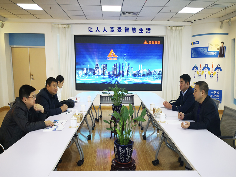 于力总经理一行对财源大数据项目进行了解.jpg 于力总经理一行对财源大数据项目进行了解.jpg