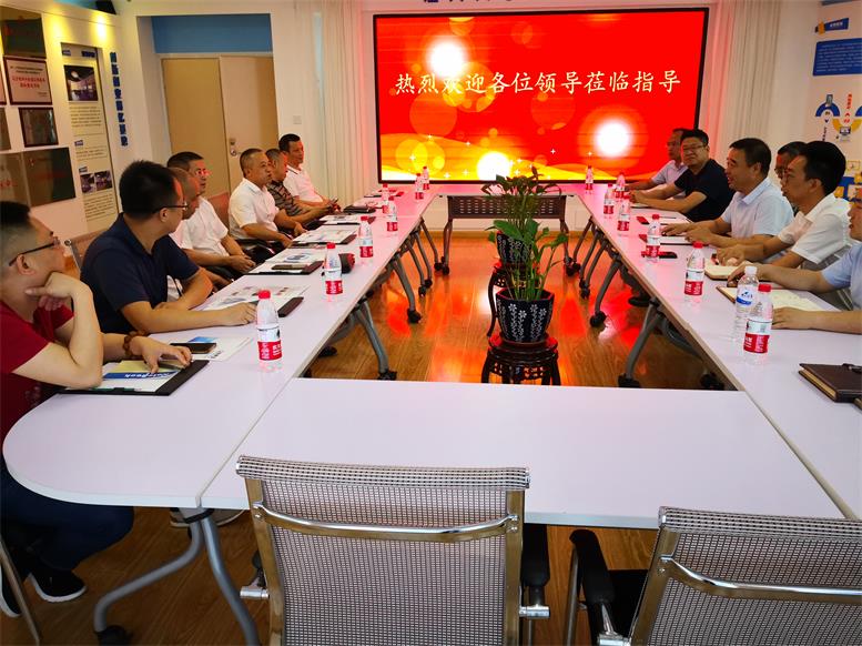 常务副县长王苏龙一行对财源大数据项目进行详细了解.jpg 常务副县长王苏龙一行对财源大数据项目进行详细了解.jpg