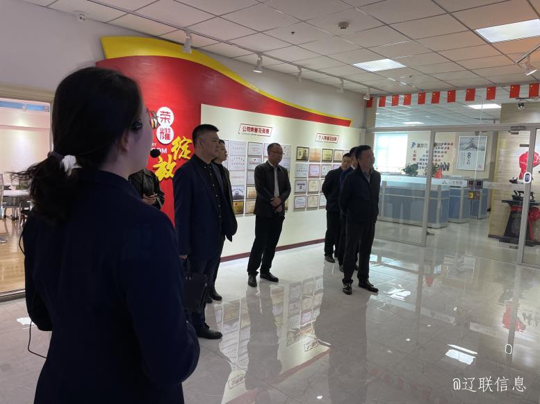 于湧深副区长一行在智慧白塔运营服务中心调研3.jpg 盘锦市兴隆台区副区长于湧深一行莅临辽联集团考察